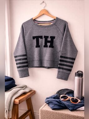 Tommy Hilfiger | Women's Medium Deep Gray | NWOT | Cropped Sweatshirt